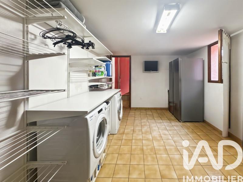 Maison - 225 m² - 7 pièces