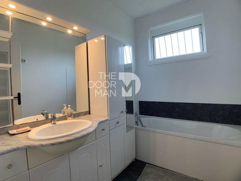 Maison traditionnelle - 105 m² - 4 pièces