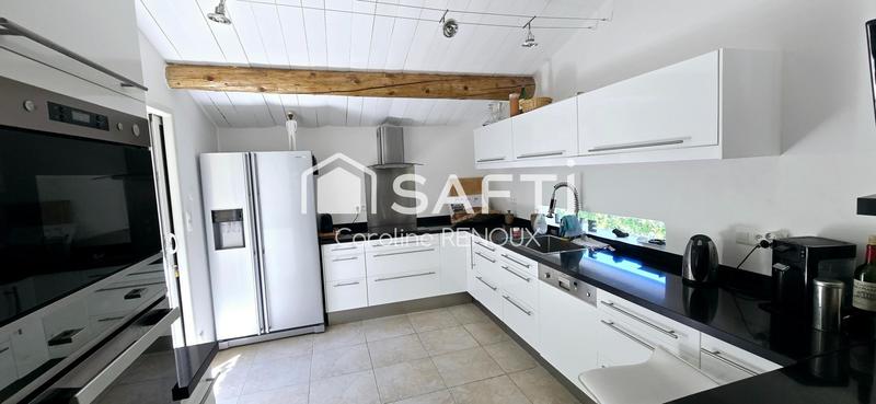 Maison - 260 m² - 11 pièces