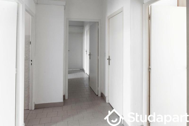 Chambre - 9 m² - 1 pièce