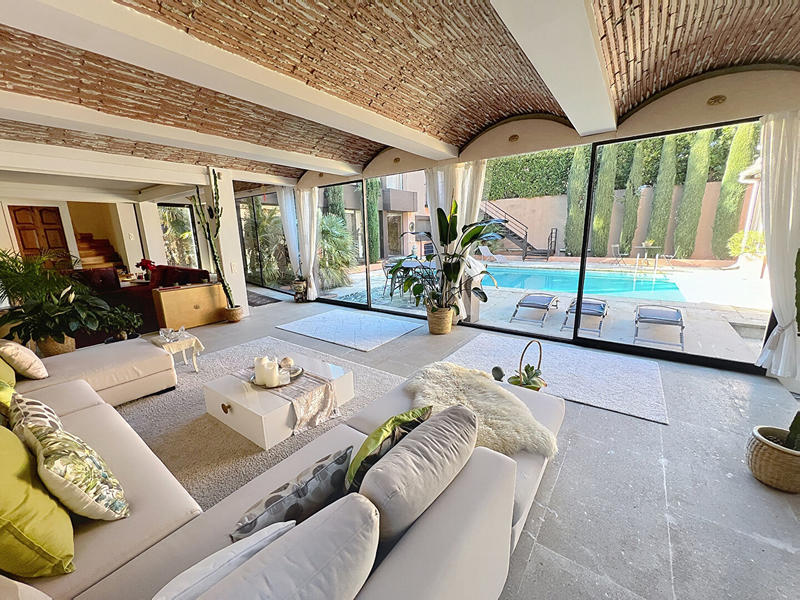 Maison - 275 m² - 8 pièces