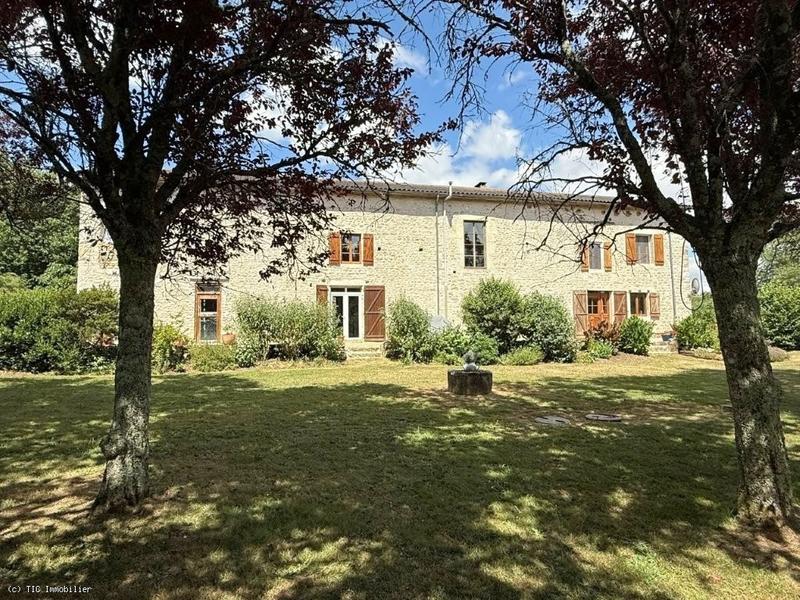 Propriété - 134 m² - 10 pièces