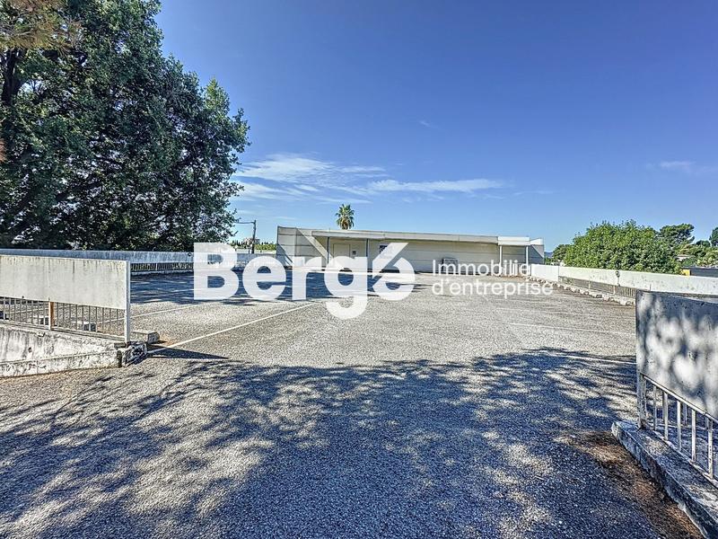 Local commercial - 1 900 m²