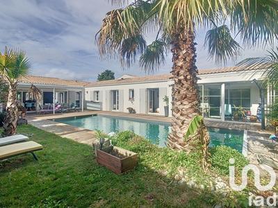 Maison - 211 m² - 7 pièces