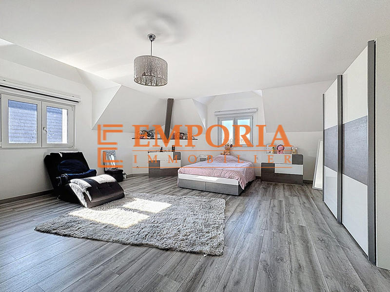 Maison - 280 m² - 8 pièces