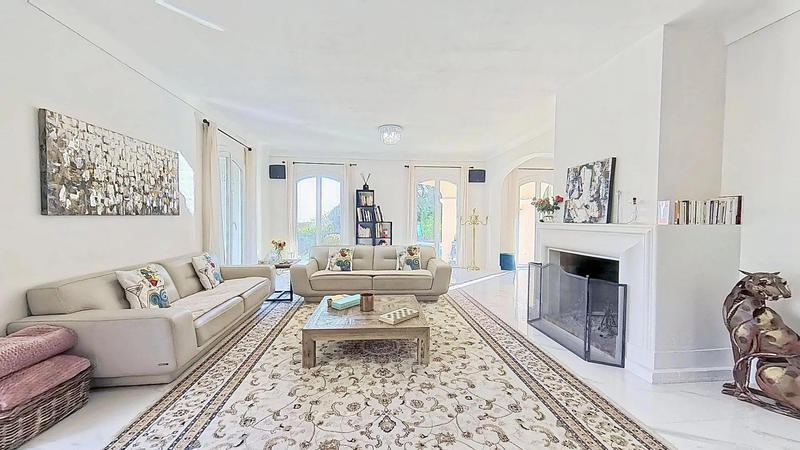 Villa - 223 m² - 8 pièces