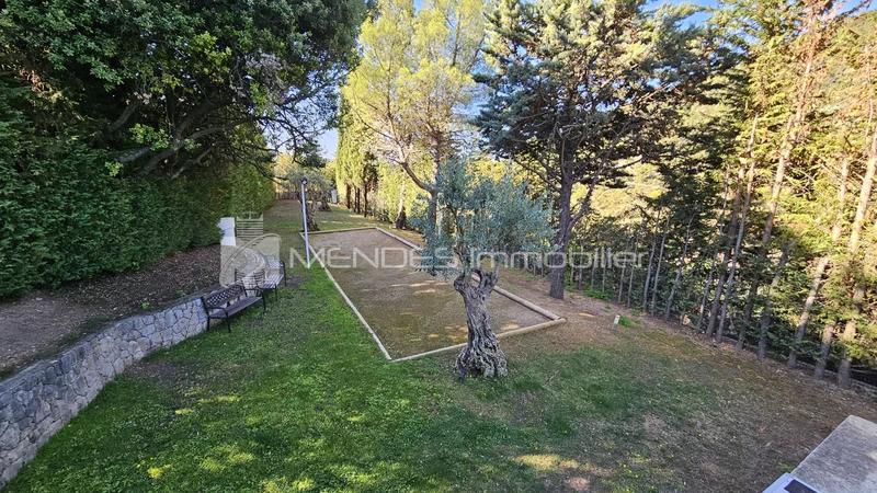 Villa - 353 m² - 6 pièces