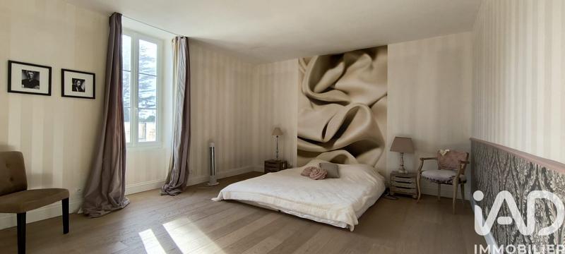 Maison - 1 022 m² - 15 pièces