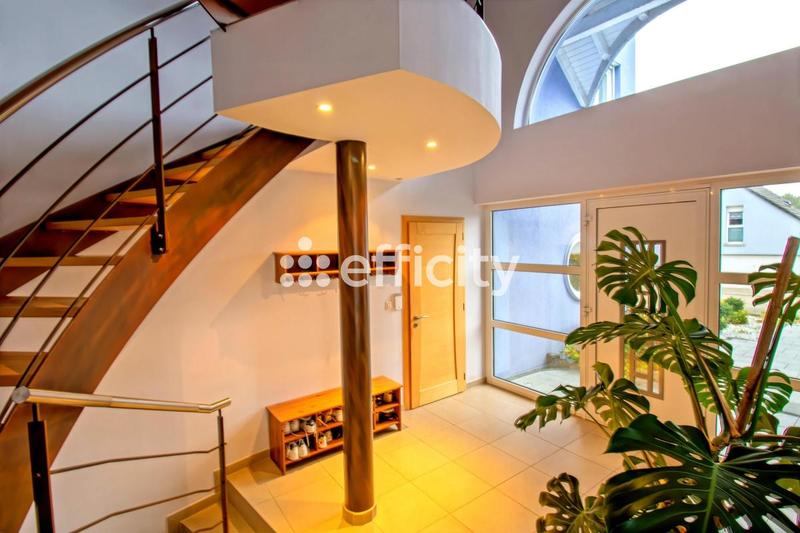 Maison - 214 m² - 8 pièces