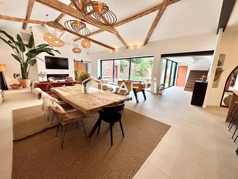 Maison - 280 m² - 7 pièces