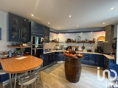 Maison - 210 m² - 7 pièces