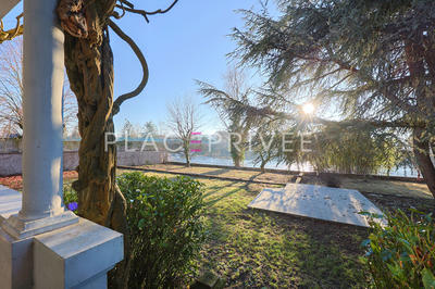 Demeure - 365 m² - 12 pièces