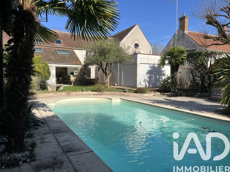 Maison - 201 m² - 9 pièces