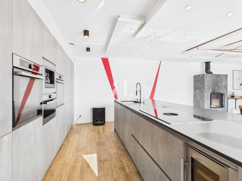 Maison - 203 m² - 6 pièces