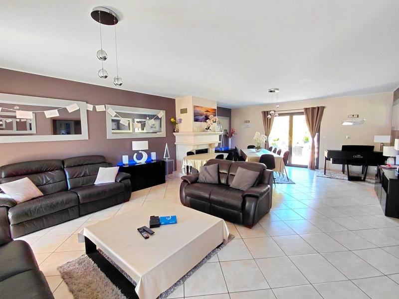 Maison - 250 m² - 7 pièces