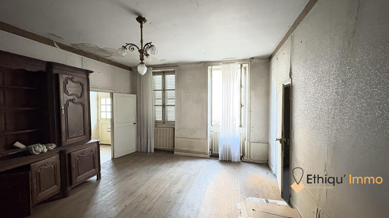 Maison - 202 m² - 8 pièces