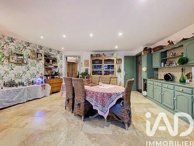 Maison - 234 m² - 7 pièces