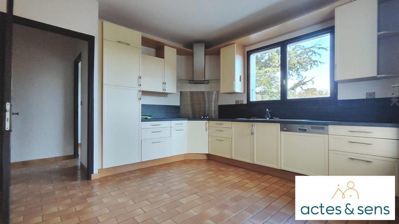 Maison - 207 m² - 10 pièces