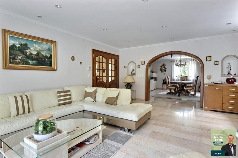 Maison - 232 m² - 7 pièces