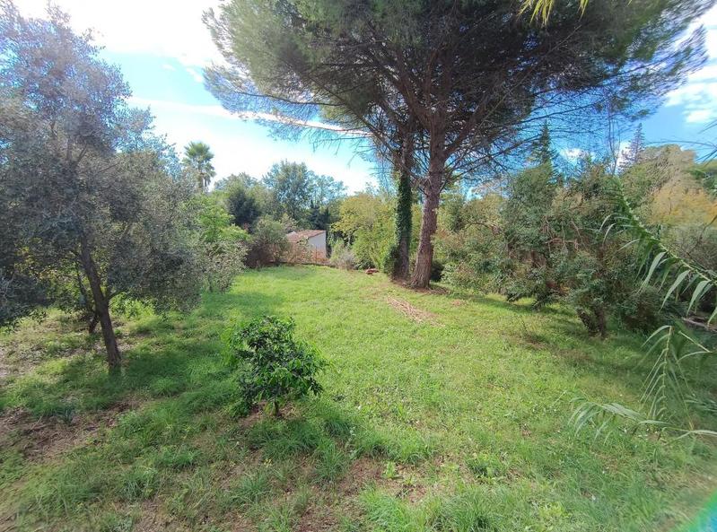 Terrain constructible - 800 m²