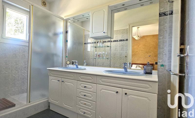 Maison - 284 m² - 9 pièces