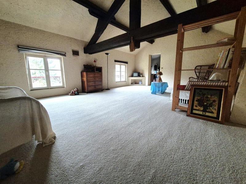 Maison - 256 m² - 8 pièces