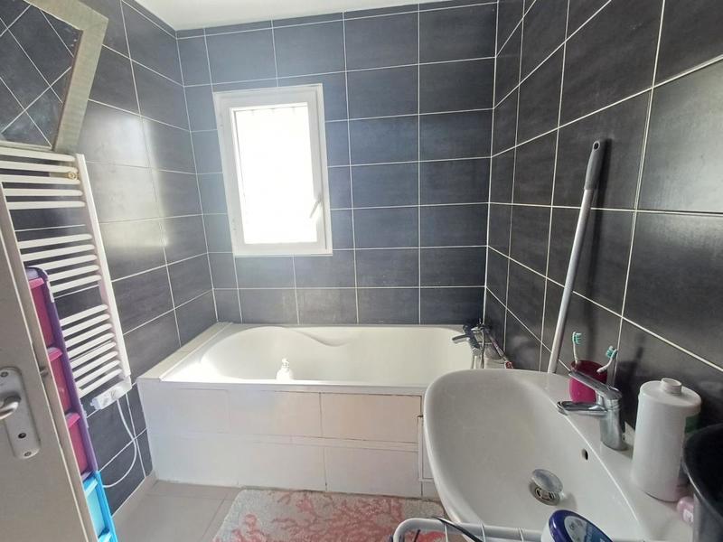 Maison - 93 m² - 5 pièces