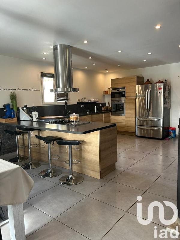 Maison - 214 m² - 8 pièces