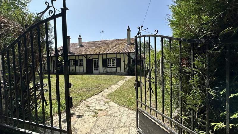 Maison - 210 m² - 8 pièces