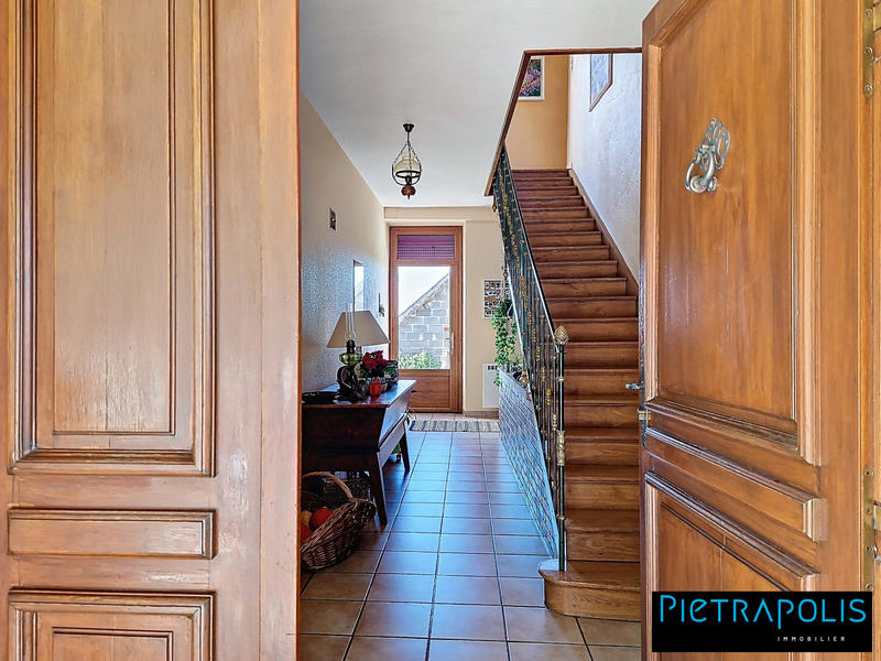 Maison - 204 m² - 6 pièces