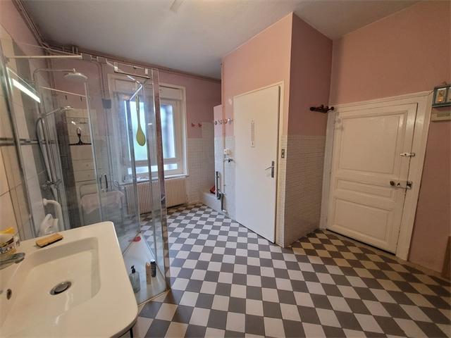 Maison - 223 m² - 8 pièces