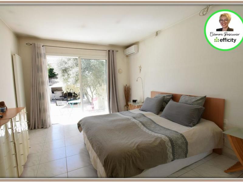 Maison - 230 m² - 8 pièces