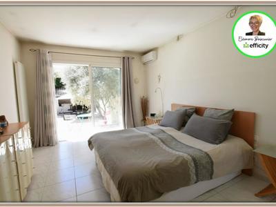 Maison - 230 m² - 8 pièces