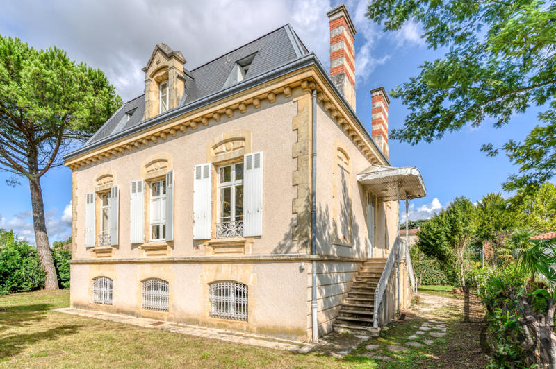 Maison - 281 m² - 10 pièces