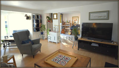 Maison - 220 m² - 7 pièces