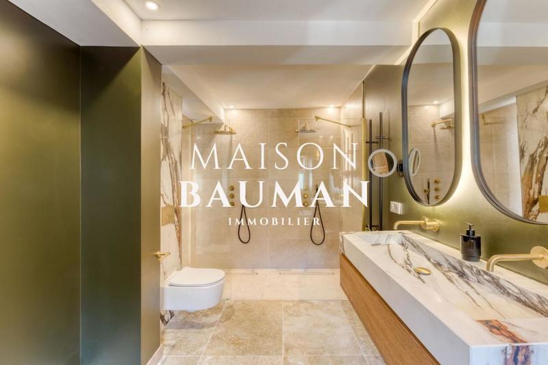 Villa - 300 m² - 8 pièces