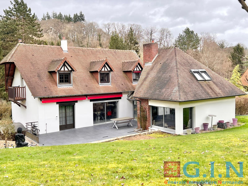 Propriété - 215 m² - 8 pièces