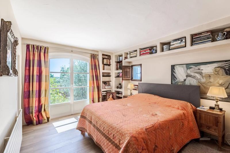 Maison - 260 m² - 6 pièces