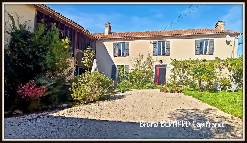 Maison - 250 m² - 8 pièces