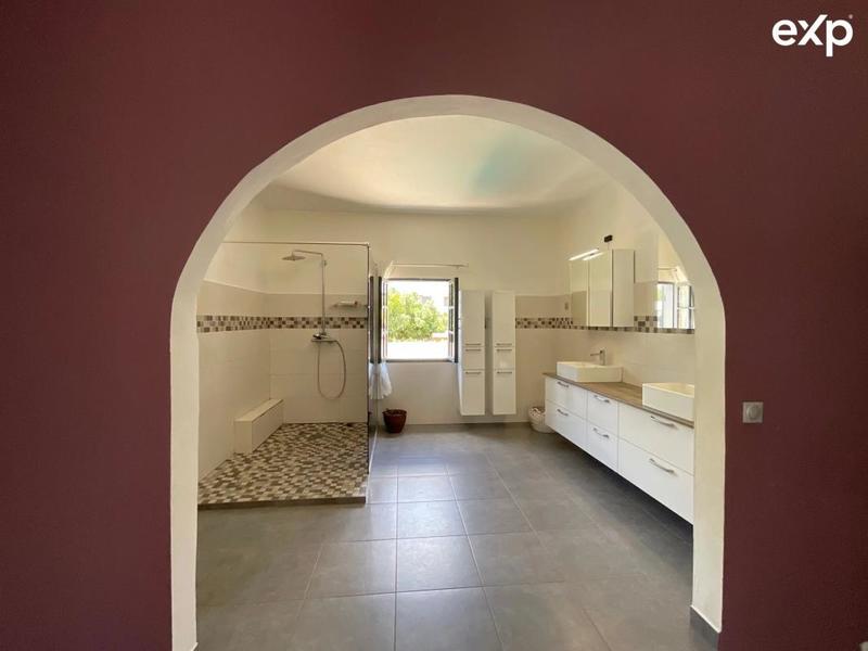 Maison - 310 m² - 8 pièces