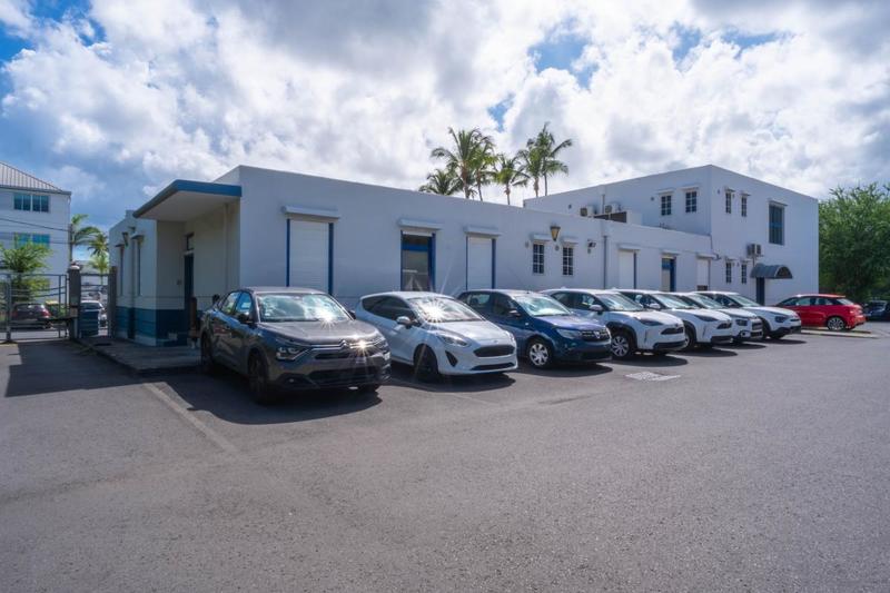 Local d'activité / Entrepôt - 717 m² - 30 pièces