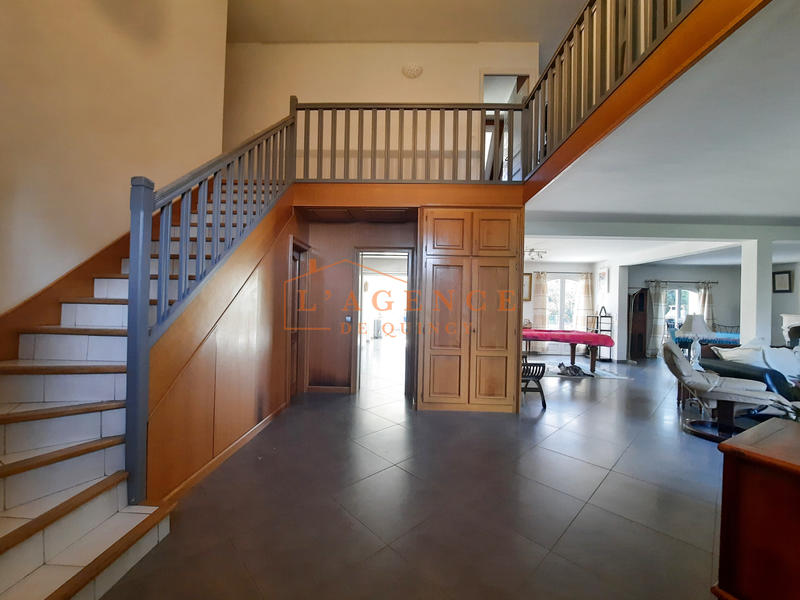 Propriété - 245 m² - 8 pièces