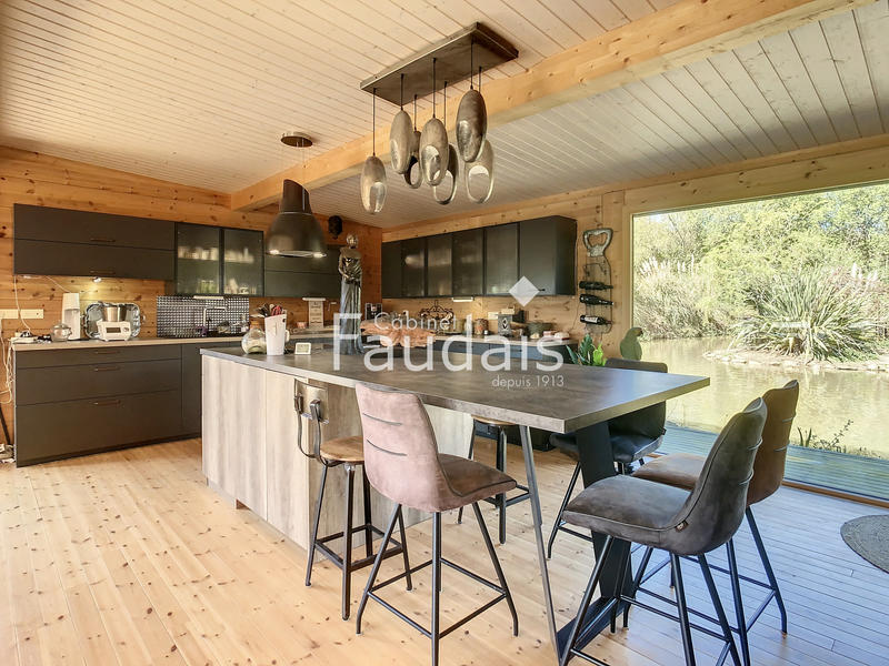 Propriété - 147 m² - 6 pièces