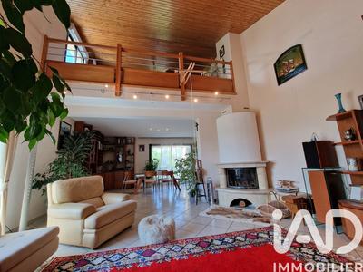 Maison - 242 m² - 10 pièces