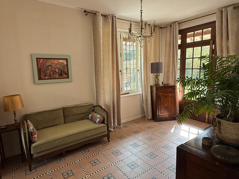 Maison - 225 m² - 10 pièces