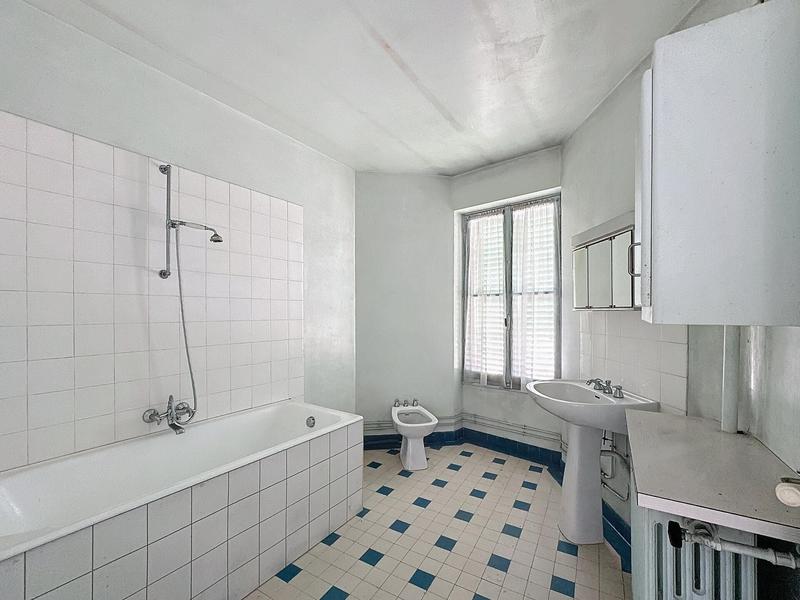 Maison - 232 m² - 10 pièces