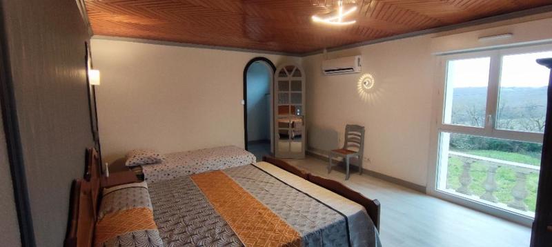 Maison - 220 m² - 8 pièces