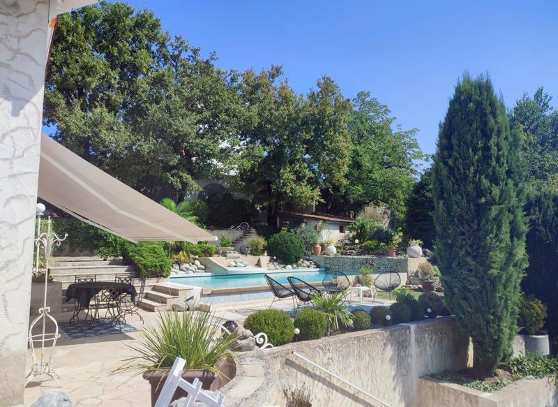 Maison - 209 m² - 6 pièces