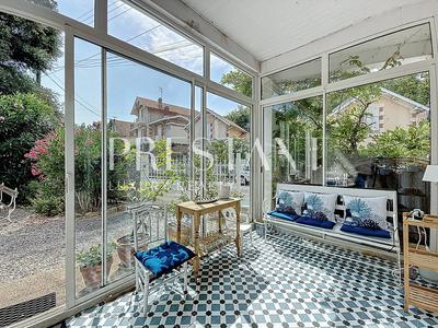 Maison - 204 m² - 8 pièces