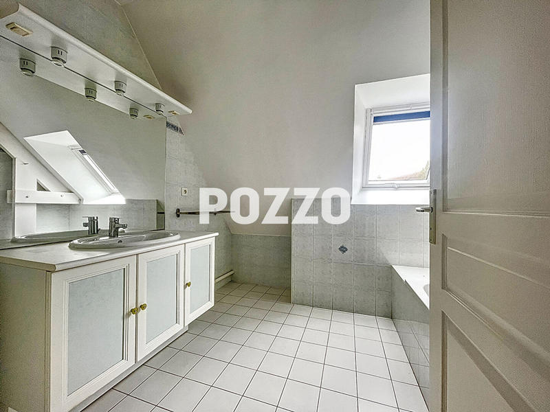 Maison - 180 m² - 8 pièces